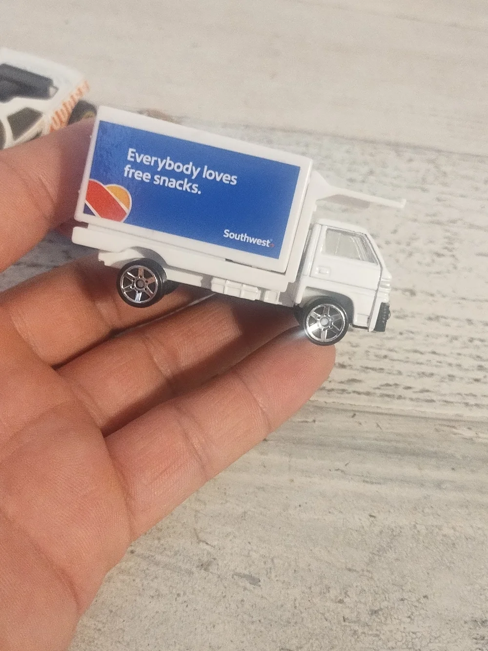Mixed brand lot 8 vehicles 4 hot wheels 1 maisto 1 daron 1 matchbox